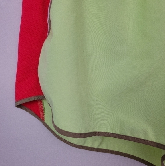 Women's Large Nike running shorts - Picture 2 of 4